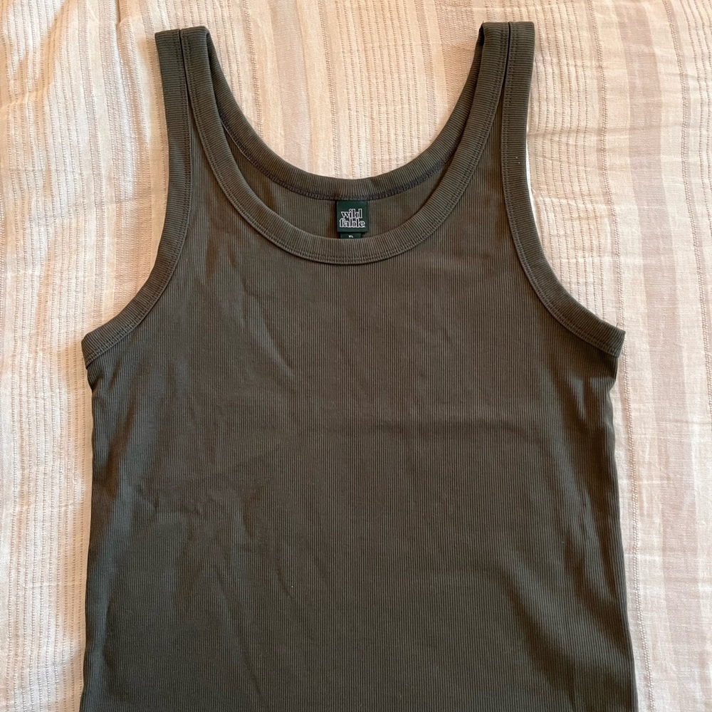 🫶🏼 3 for $10 deal! Green Ribbed Crop Top